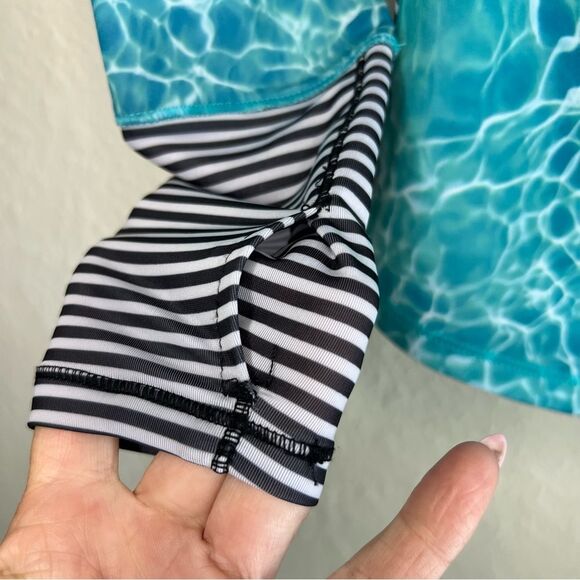 Reel Legends 🐠 1/4 zip blue water design 🐠white/black stripe 🐠 XS - Picture 3 of 4